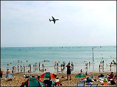 Nimrod MR2 flying in low over the beach at the Eastbourne Airbourne airshow