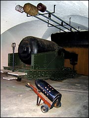 Large 38 ton gun in Hurst Castle