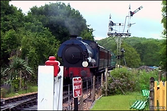 Isle of Wight: steam train approaching Havenstreet station