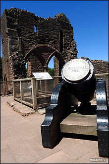 Roaring Meg cannon at Goodrich Castle
