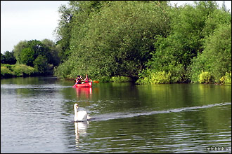 Symonds Yat: serene scene on the River Wye