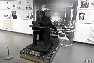 Alan Turing figurine