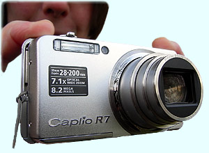 Ricoh Caplio R7 digital camera